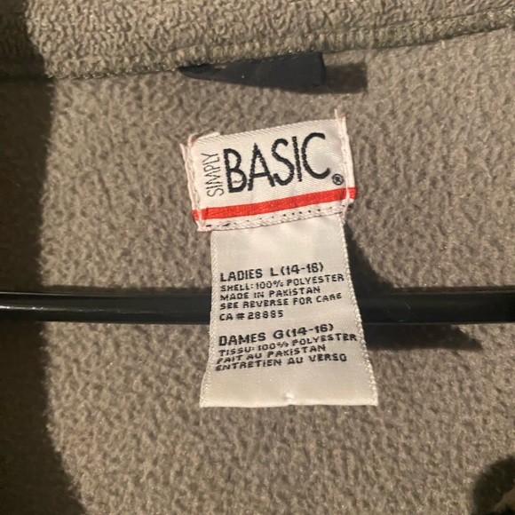 Simply Basic Two-Tone Fleece - Picture 3 of 5